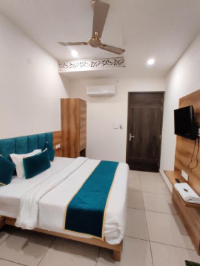 HOTEL D S INN